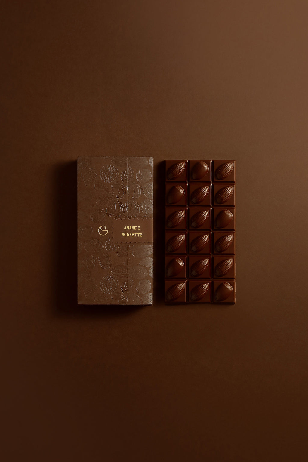 TABLETTE AMANDE NOISETTE CHOCOLAT NOIR