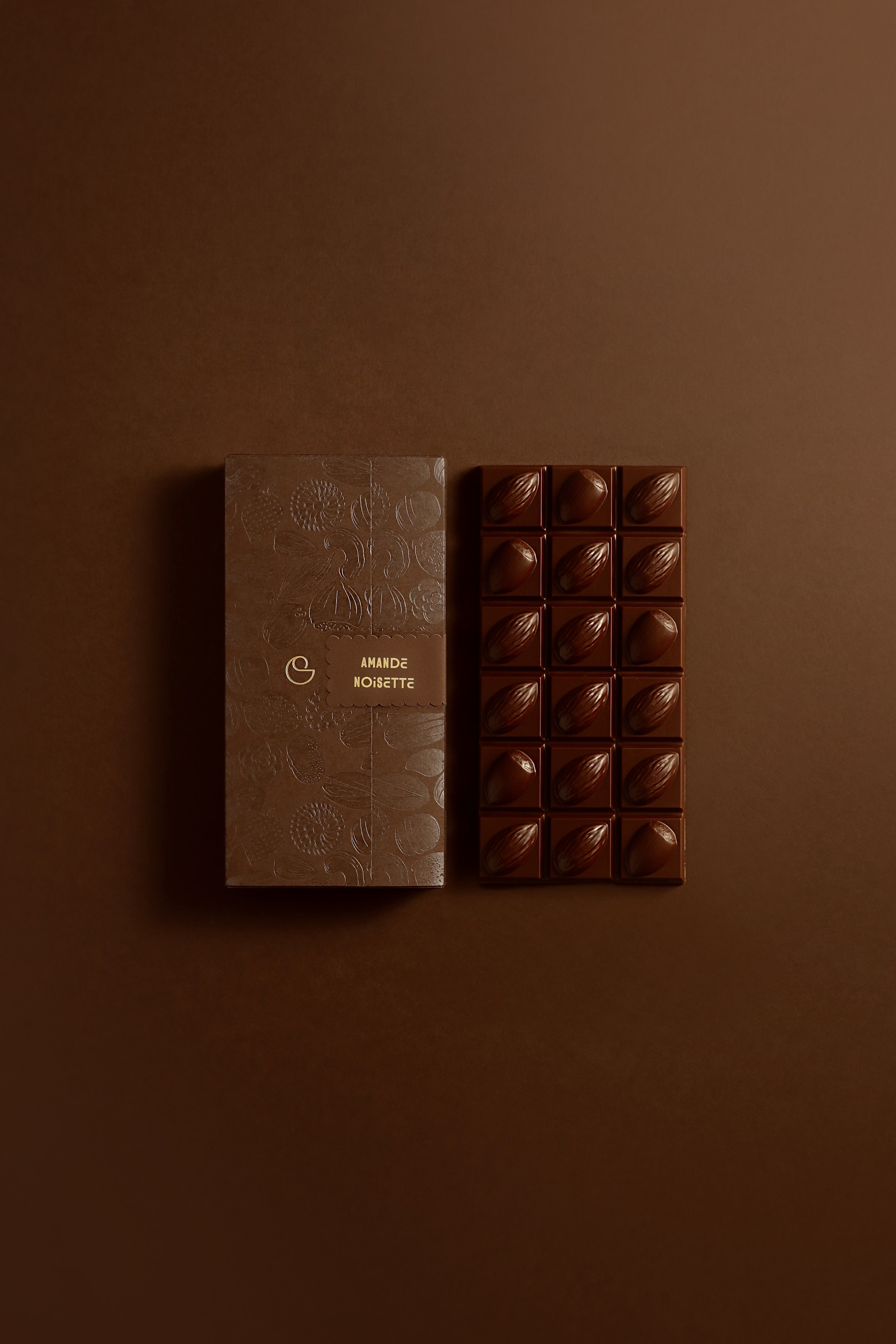 TABLETTE AMANDE NOISETTE CHOCOLAT NOIR