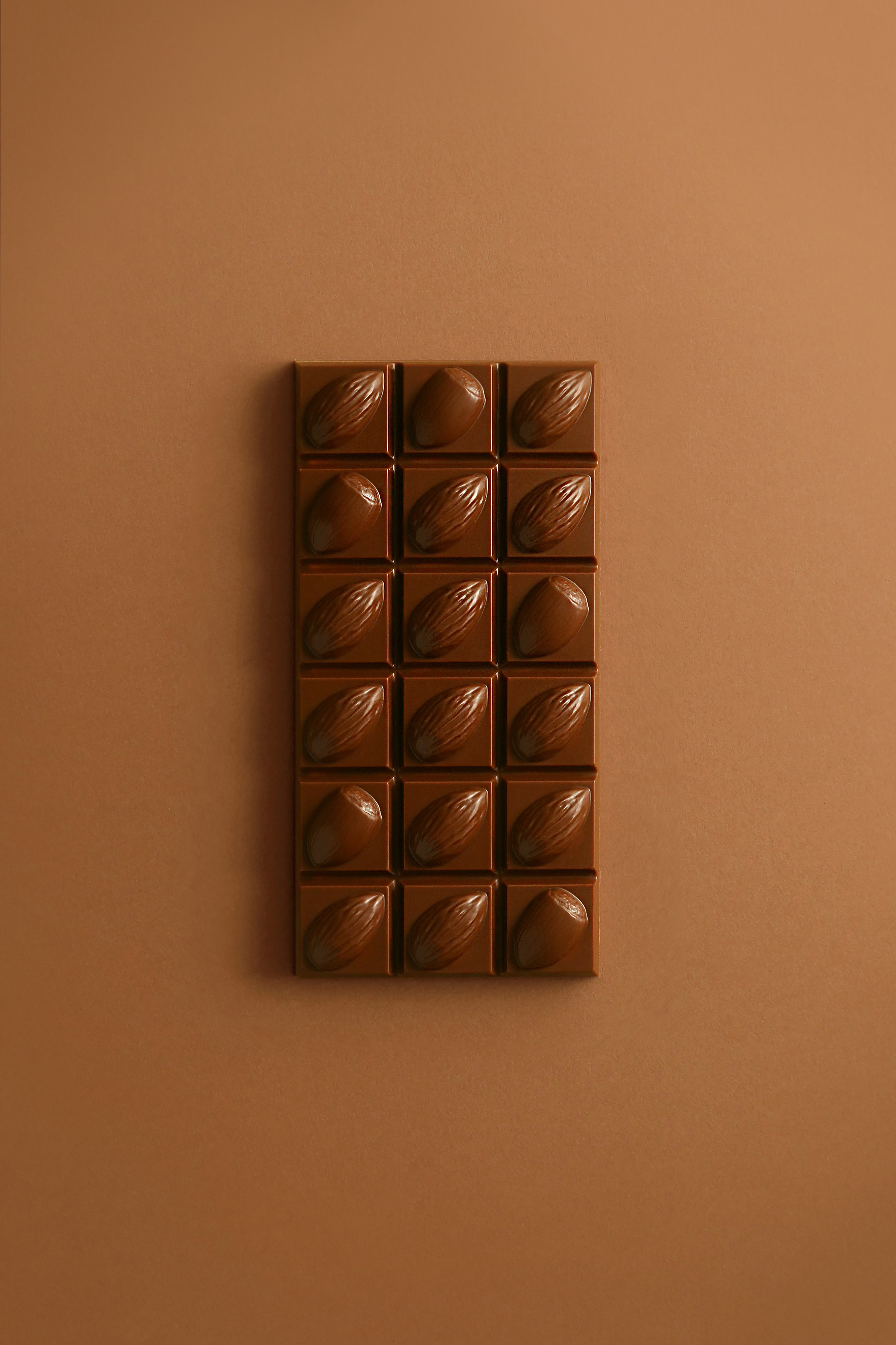 TABLETTE AMANDE NOISETTE CHOCOLAT AU LAIT