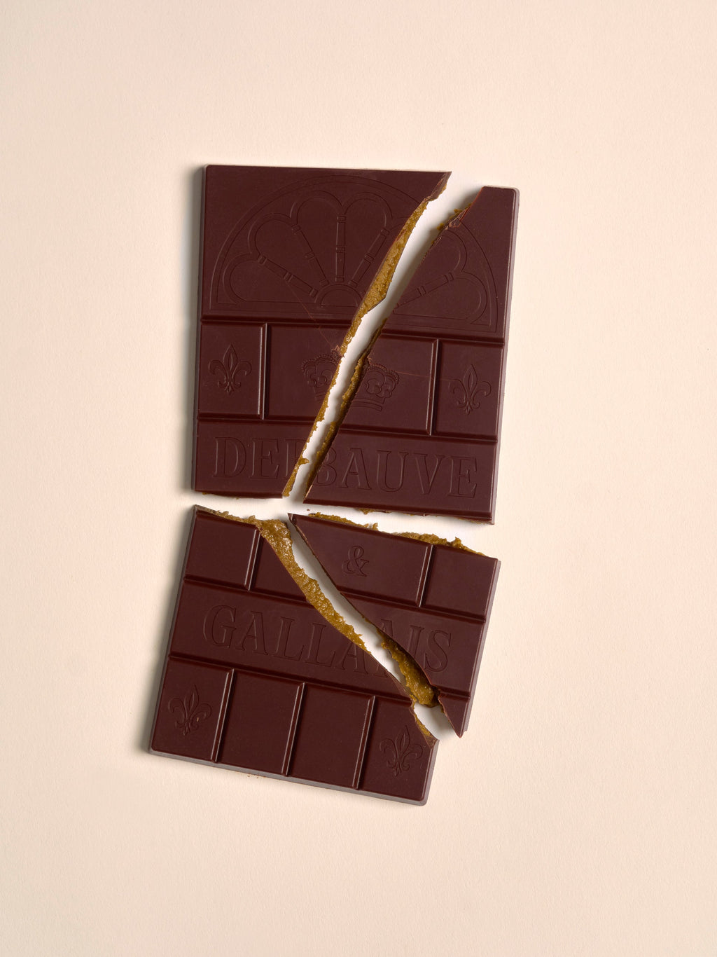TABLETTE DE CHOCOLAT NOIR, FOURRÉE AU PRALINÉ PISTACHE