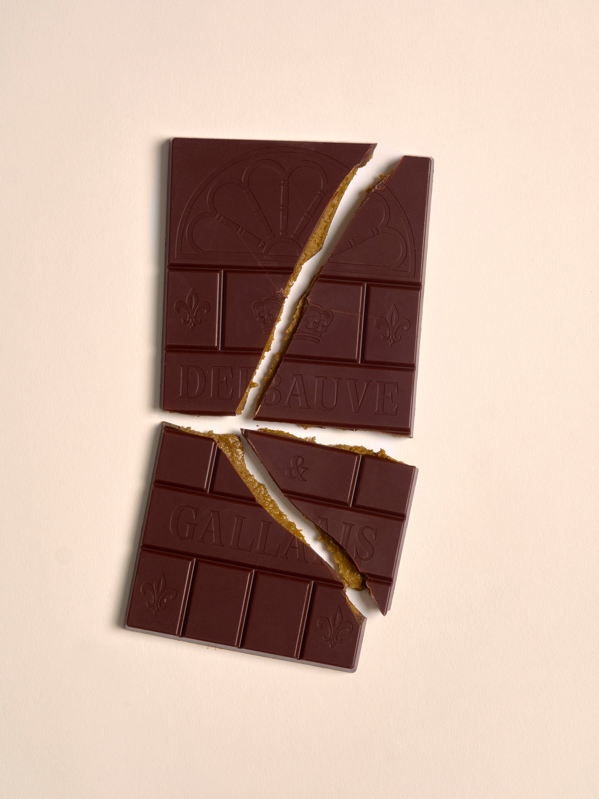 TABLETTE DE CHOCOLAT NOIR, FOURRÉE AU PRALINÉ PISTACHE