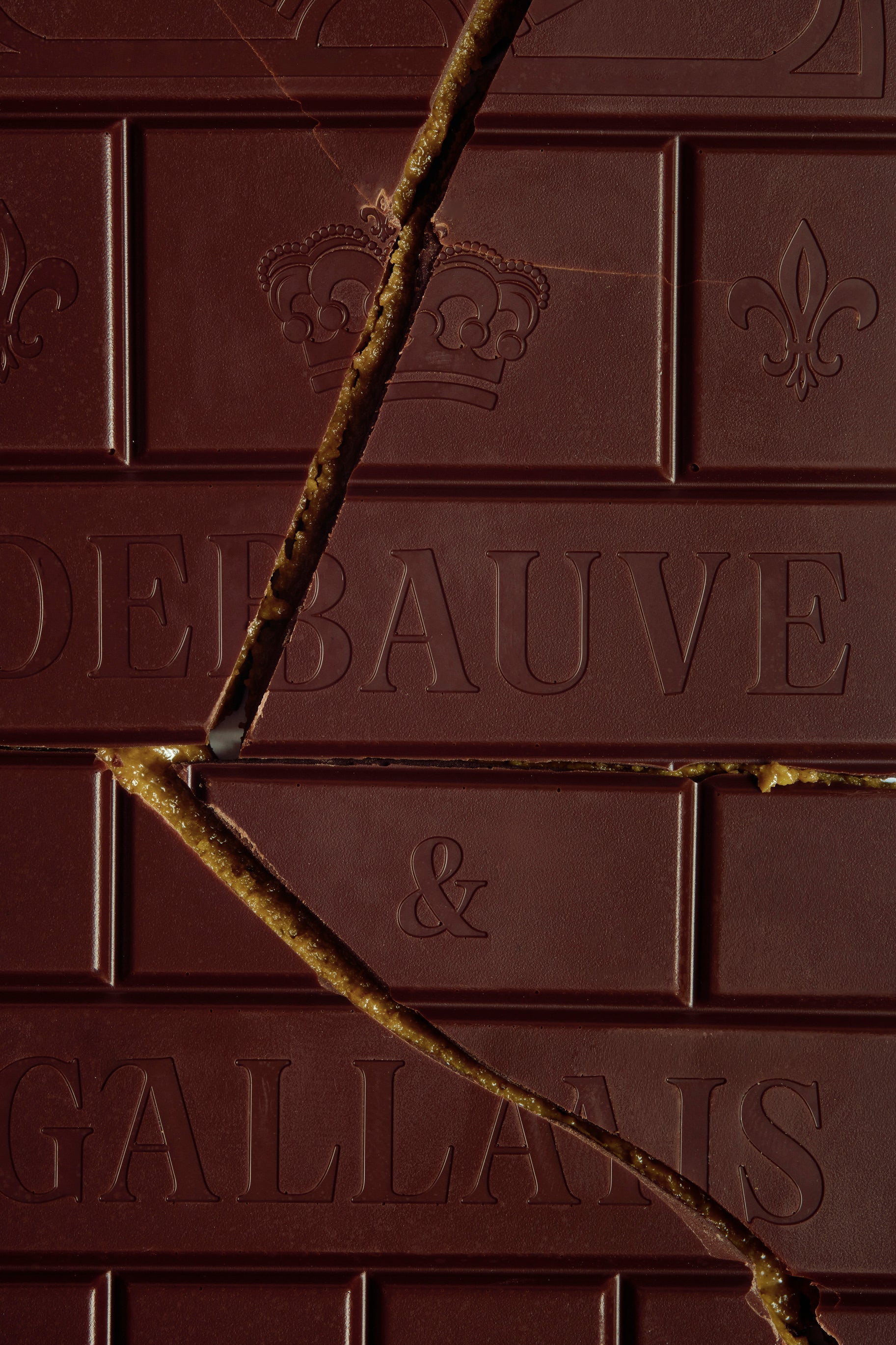 TABLETTE DE CHOCOLAT NOIR, FOURRÉE AU PRALINÉ PISTACHE