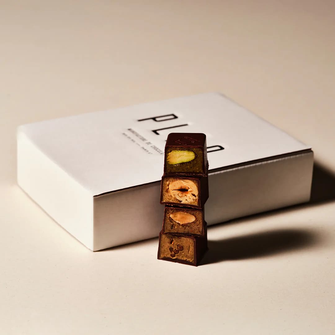 16 BONBONS ENROBÉS PUR NOIR MIX DE 4 PRALINÉS CLASSIQUES