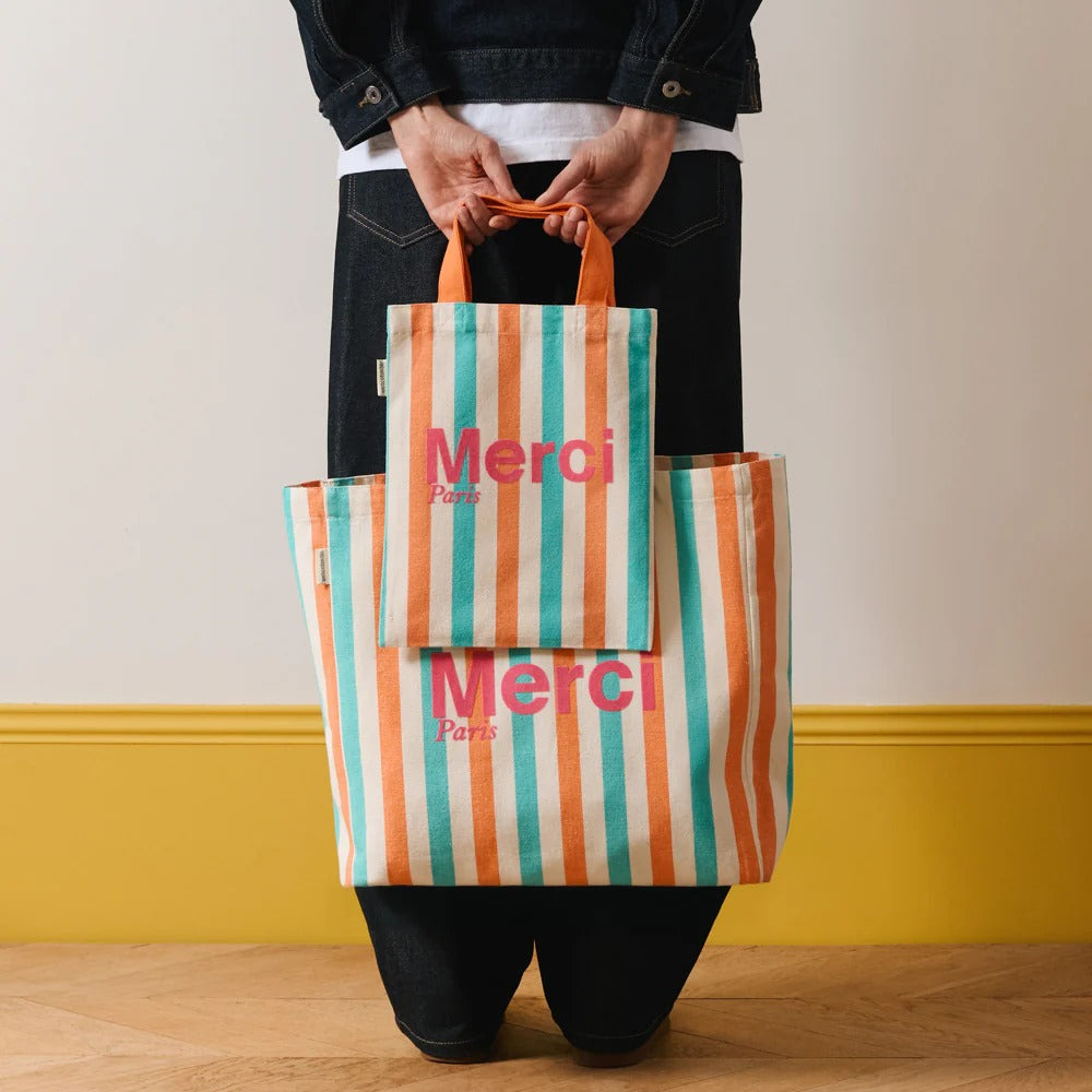 merci」ロゴが映えるシンプルなキャンバストートバッ