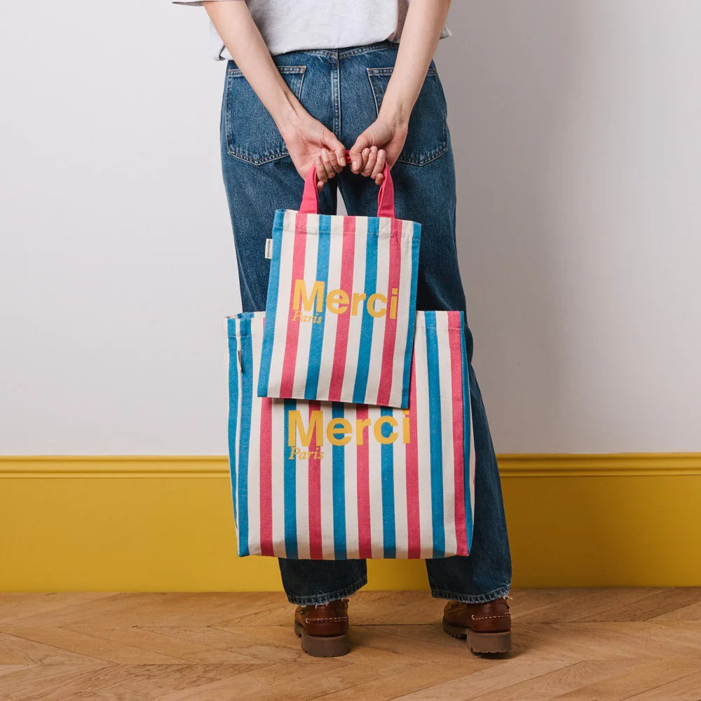 merci」ロゴが映えるシンプルなキャンバストートバッ