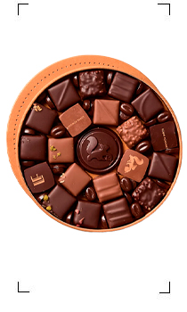 Louis Fouquet / BOITE DE 23 CHOCOLATS ASSORTIS